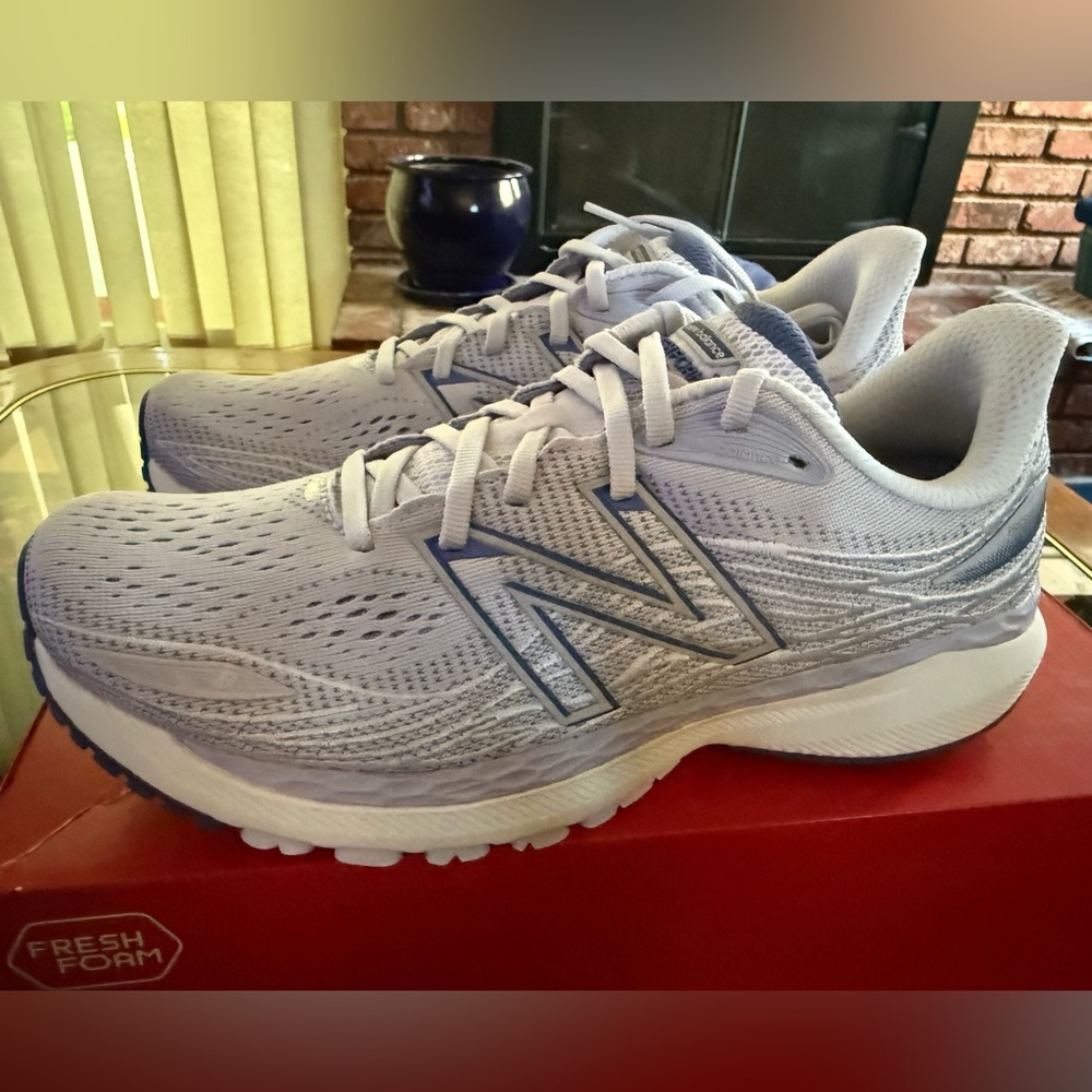 New Balance 860 Women's White and Blue Athletic Shoes
